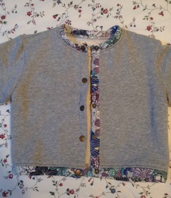 Gilet cardigan gris et liberty 6 ans