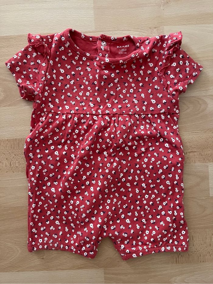 Combinaison-short kiabi rouge 18mois TBE