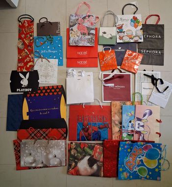 Lot de 33 pochettes cadeaux