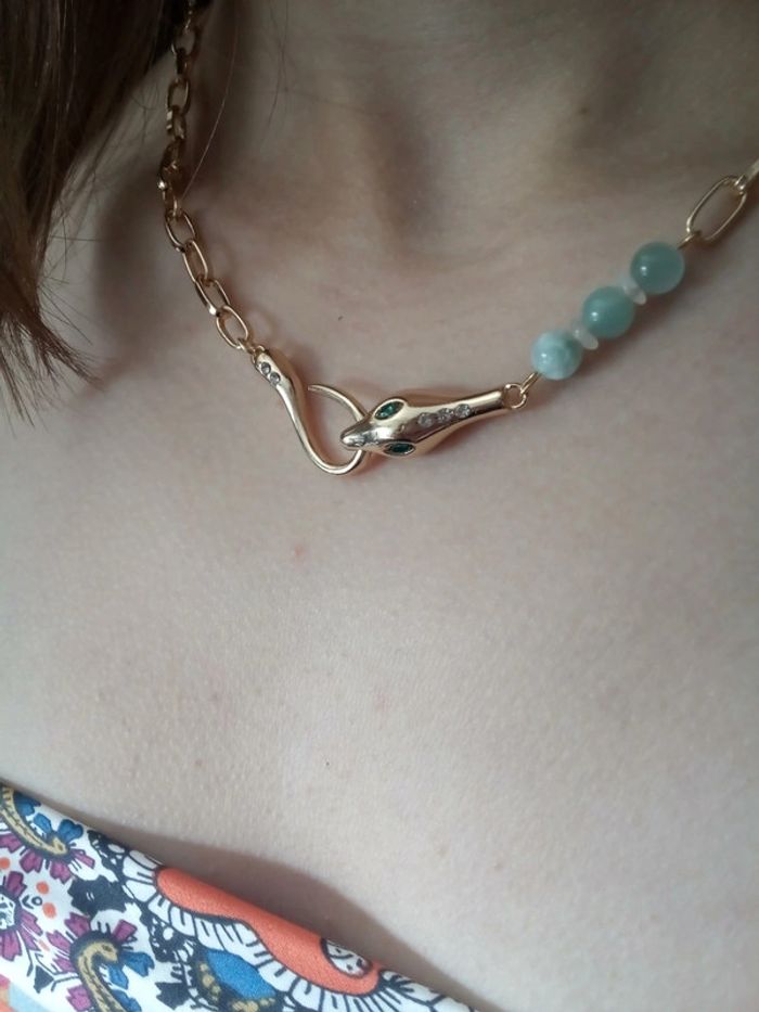 Collier serpent et pierres de larimar vert