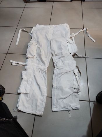 Pantalon multipoche avec laniere
