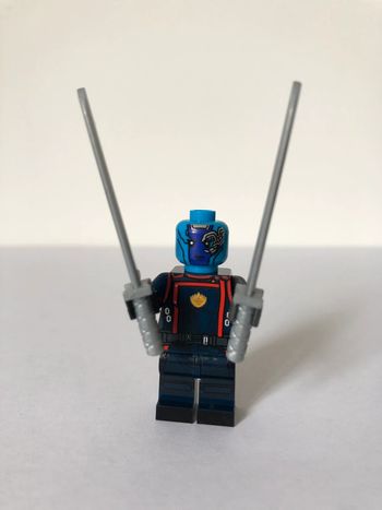 Figurine type lego Nébula. Les gardiens de la galaxie Marvel