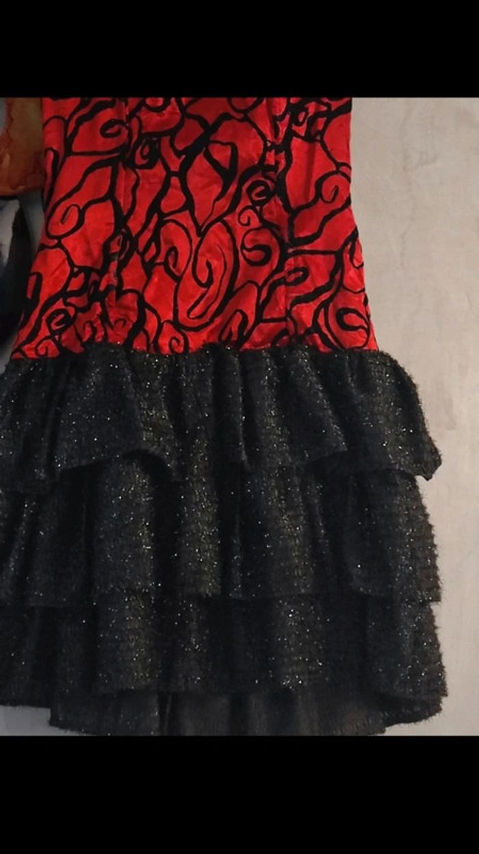 Robe burlesque rouge et noire - photo numéro 4