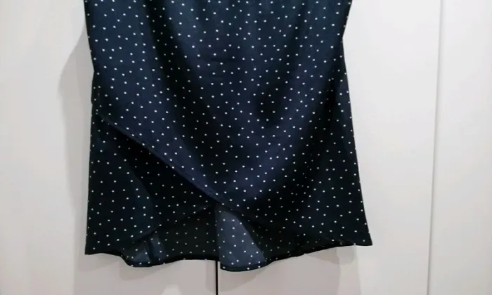 Top bleu marine à pois blanc T.XS - photo numéro 5