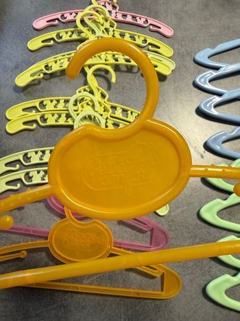 Lot de cintres enfants 