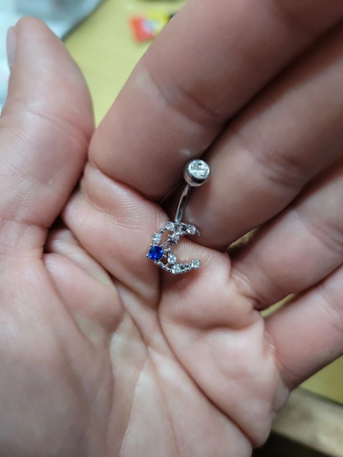 Piercing lune et strass - photo numéro 6
