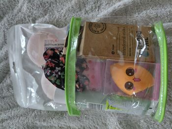 trousse pour le voyage - neuf - 8 pièces