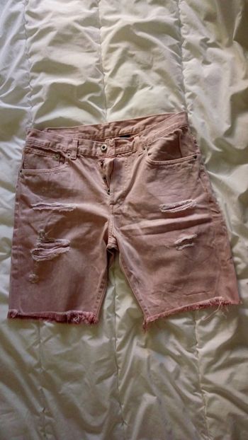 Bermuda rose avec déchirures