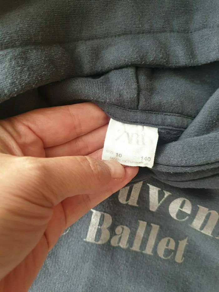Sweat à capuche  Mes souvenirs de ballet 10 ans Zara effet chemise qui depasse - photo numéro 4