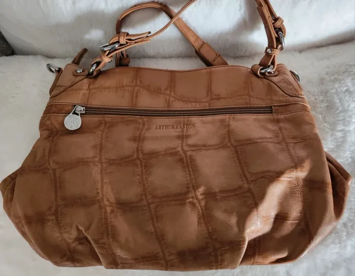 sac en cuir Arthur & Aston neuf en cuir de vachette porté main ou epaule en cuir de vachette camel - photo numéro 2