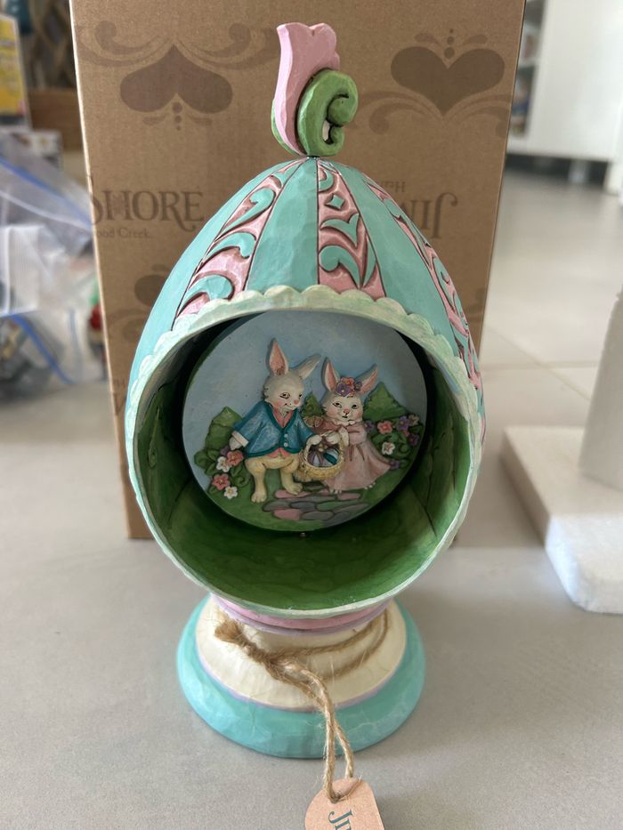 Figurine Œuf De Pâques Avec Scène Tournante - Jim Shore