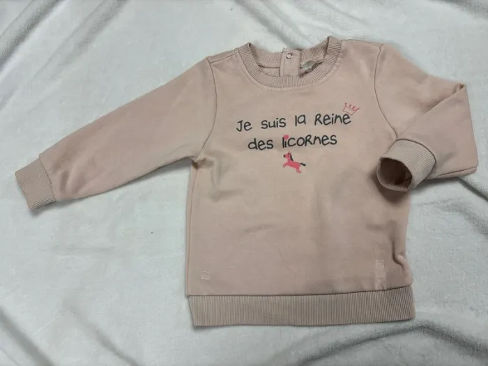 Pull « je suis la reine des licornes »