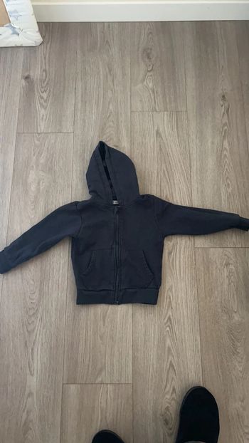 Gilet zippé à capuche 4 ans