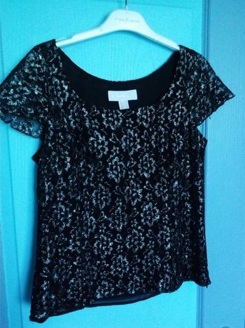 Haut sans manche Un jour ailleurs noir fleuri doré en 40