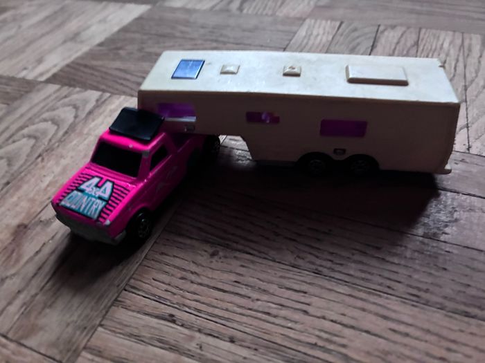 Voiture avec caravane jouet - photo numéro 4