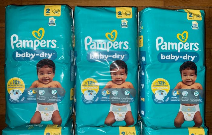 3 paquets de couches Pampers taille 2