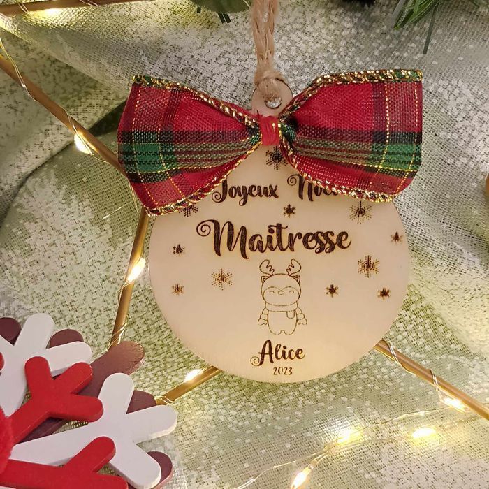 Boule de Noël en bois Maîtresse, nounou, Atsem, parrain, marraine _ Cadeau maîtresse - photo numéro 4