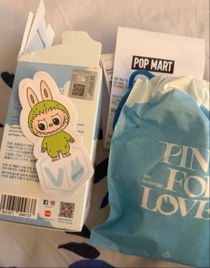Popmart - labubu pin for love - original - Lettre V - photo numéro 2