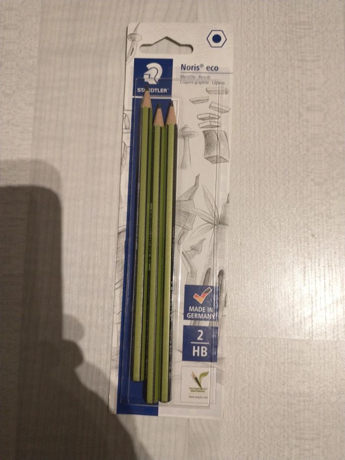 Trois crayons à papier 2 HB Staedtler - photo numéro 2