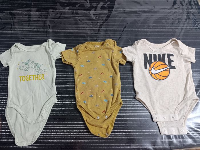 Lot de 3 bodys manches courtes 3 mois