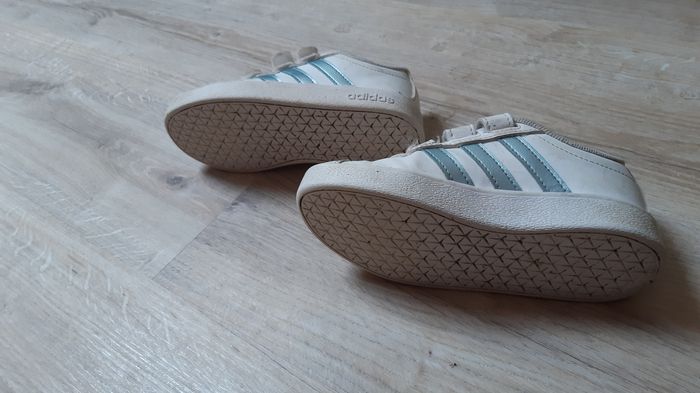Baskets Adidas p.28 - photo numéro 5