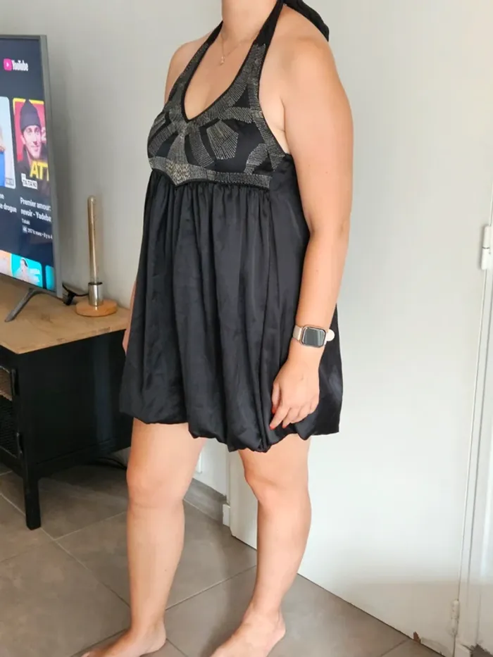 Robe dos nu - photo numéro 2