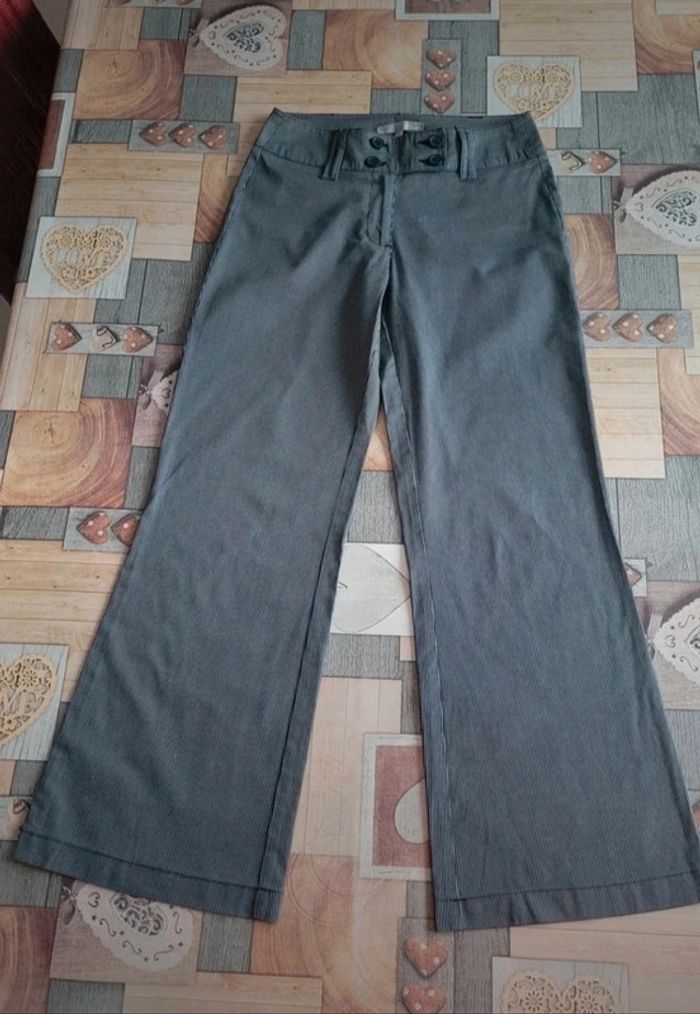 Pantalon fines rayures marine et blanc - photo numéro 2