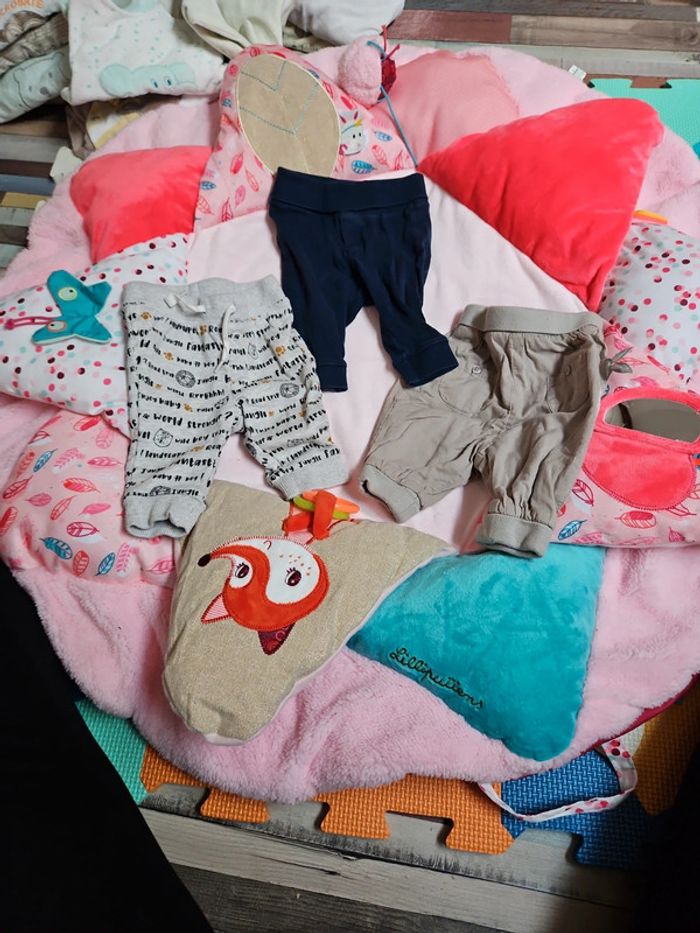 Lot 3 joggings 1 mois