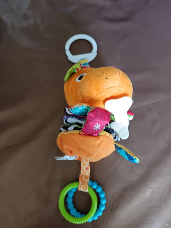 Peluche d'Eveil Vibrante Chien Shiver de TOMY - photo numéro 4