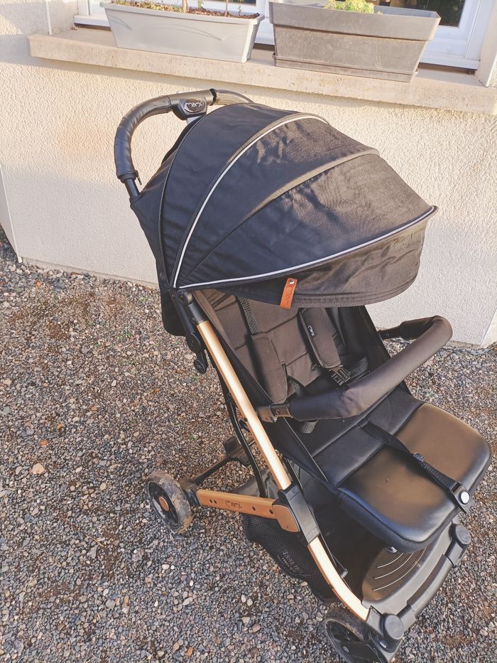 Poussette momi estelle