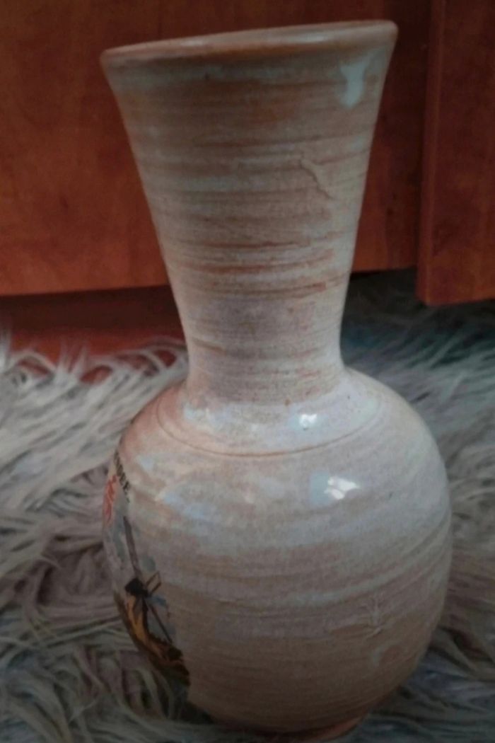 Vase (Les Sables d'Olonne Vendée) avec fausse fleurs vintage - photo numéro 2