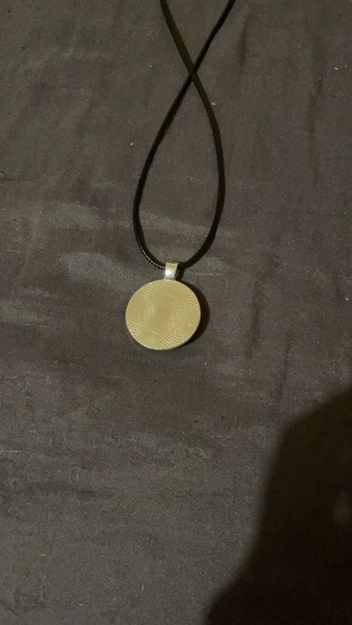 Collier pendentif rond avec images d’arbre - photo numéro 4
