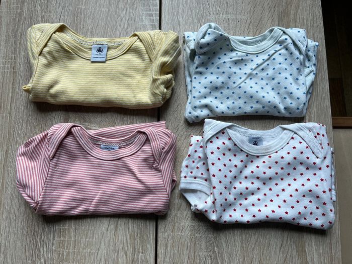 Lot 4 bodies manches courtes 12 mois Petit bateau Mixte