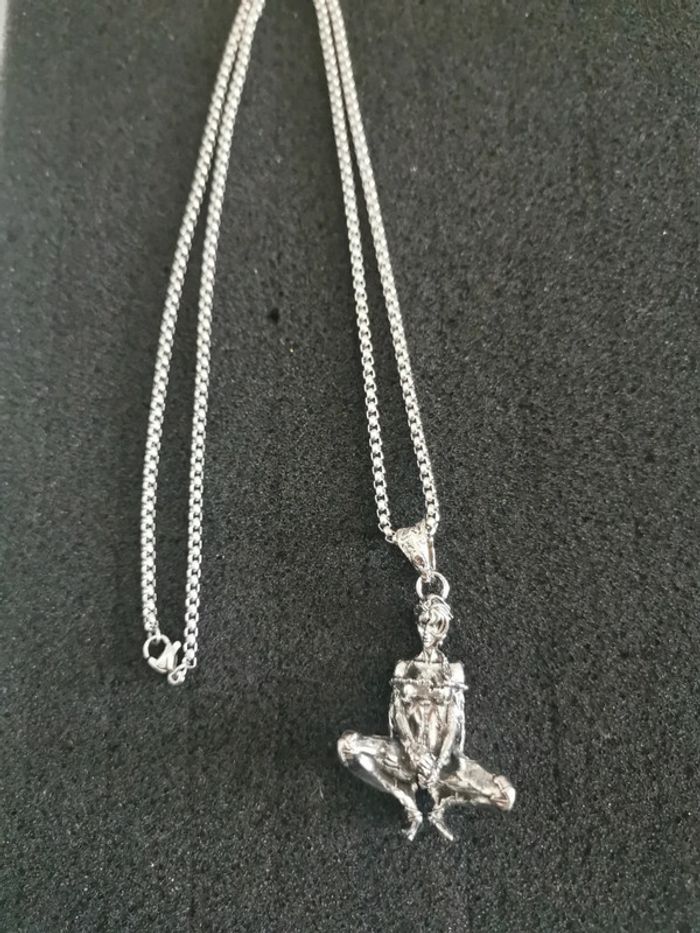 Collier et pendentif style manga ou gothique