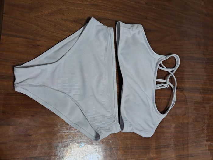 Maillot fille  11 ans - photo numéro 2