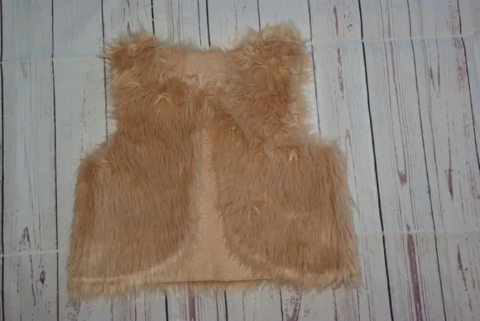 Boléro gilet fourrure tape à l'oeil 2 ans