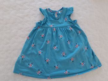 Robe avec des manches volants taille 24 mois