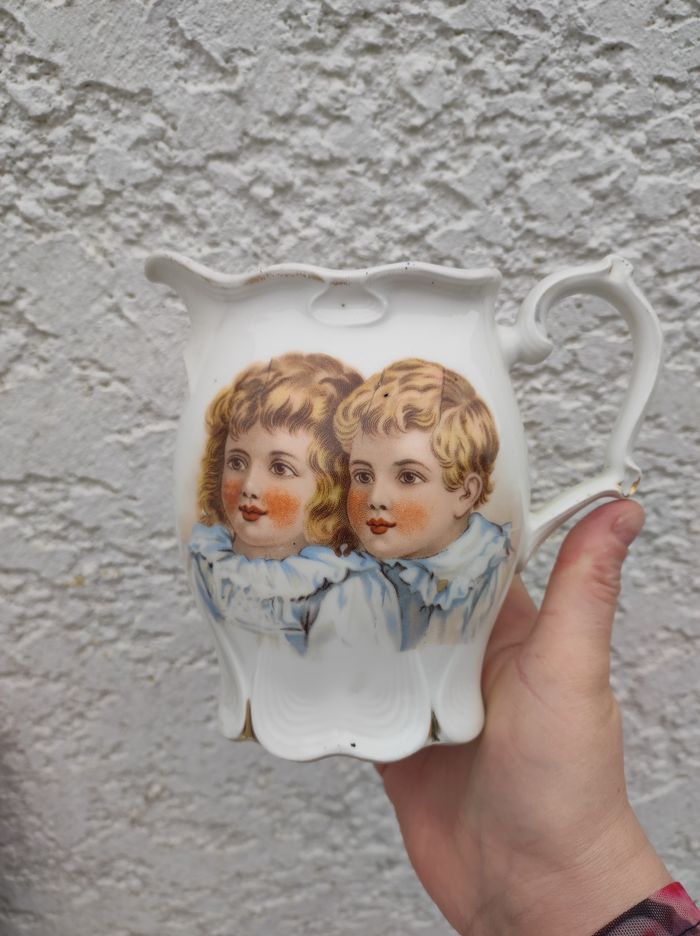 Pichet en porcelaine