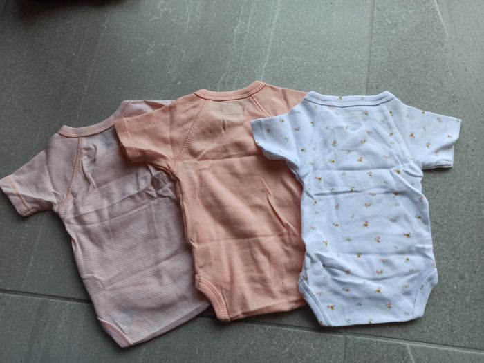 Lot 3 bodies Kiabi 0 mois - photo numéro 9