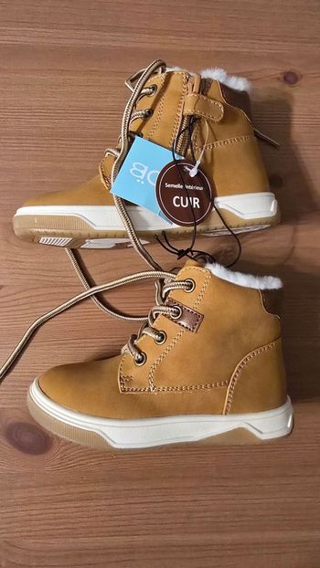 NEUVES (non portées) 🏷😍🤩superbes bottines fourrées garçon pointure 24🤎🤎💙💙