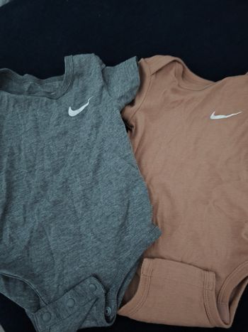 Lot de 2 boby bébé 6 mois Nike
