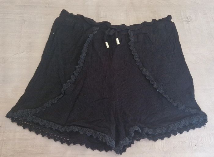Short fille