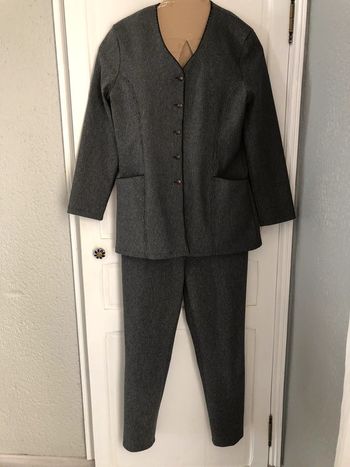 AN10- Ensemble/tailleur veste+pantalon fines rayures mia soana T42-44 peu porté