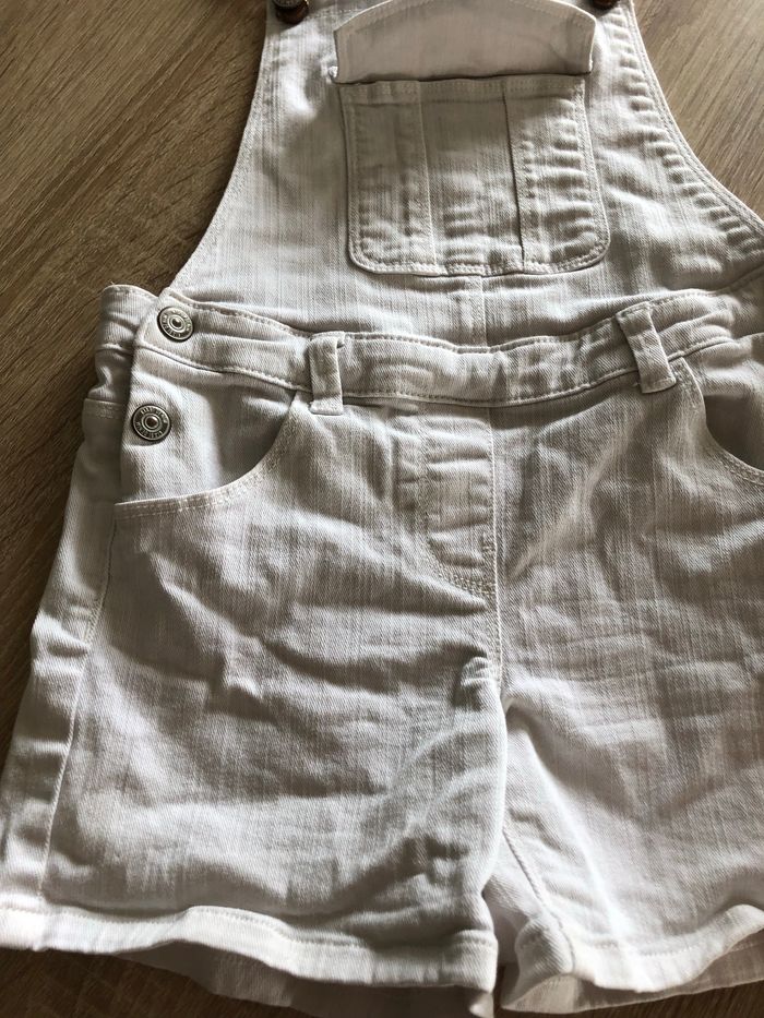 Combi short blanc 7 ans - photo numéro 2