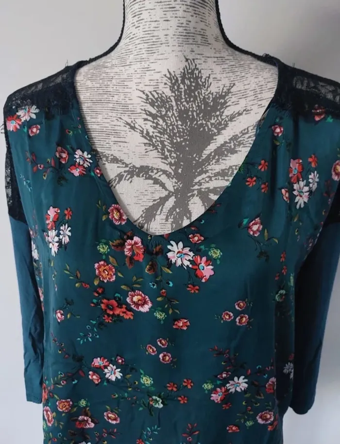 Haut à fleurs Camaïeu neuf - photo numéro 2