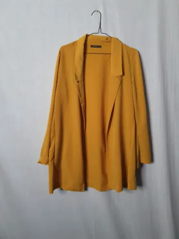 Blazer jaune stradivarius