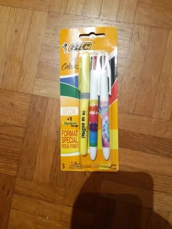 Coffret Bic et 1 surligneur
