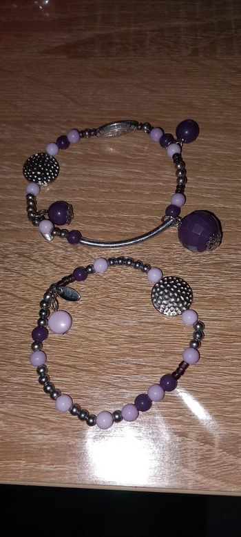 2 Bracelets