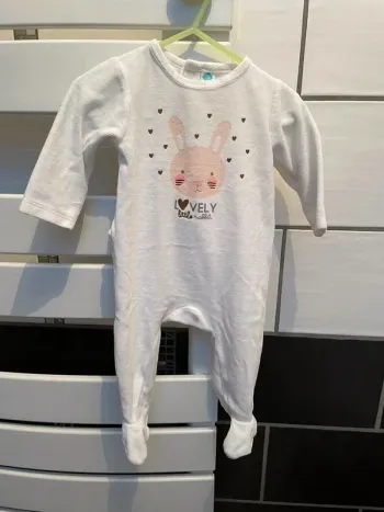 Très joli pyjama hiver fille 9 mois