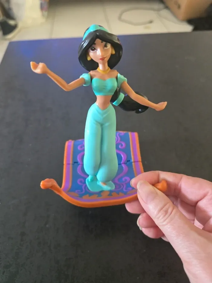 Figurine princesse Jasmine Disney neuve